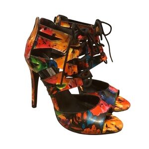 STEVE MADDEN MULTI-COLOUR FLORAL PRINT LACE UP HEELS/ Size 6.5